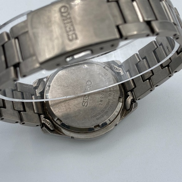 SEIKO V14J-0AE0 Solar Titanium Blue Dial Men's Wristwatch - Picture 8 of 9